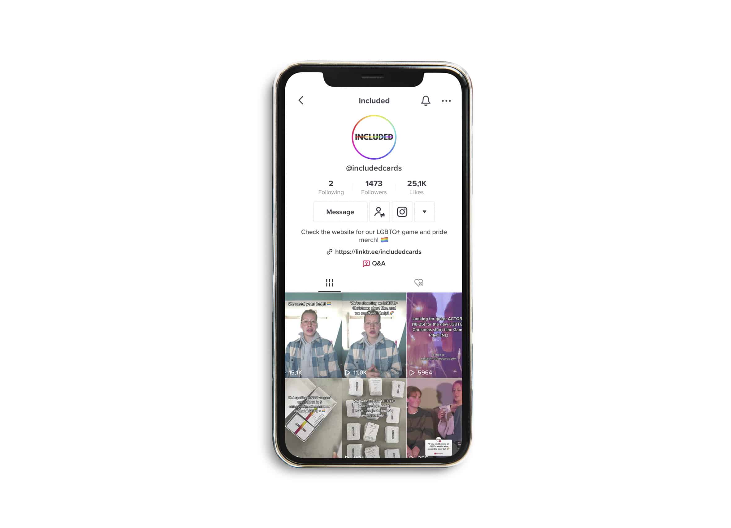 een zwarte telefoon met een tiktok account erop