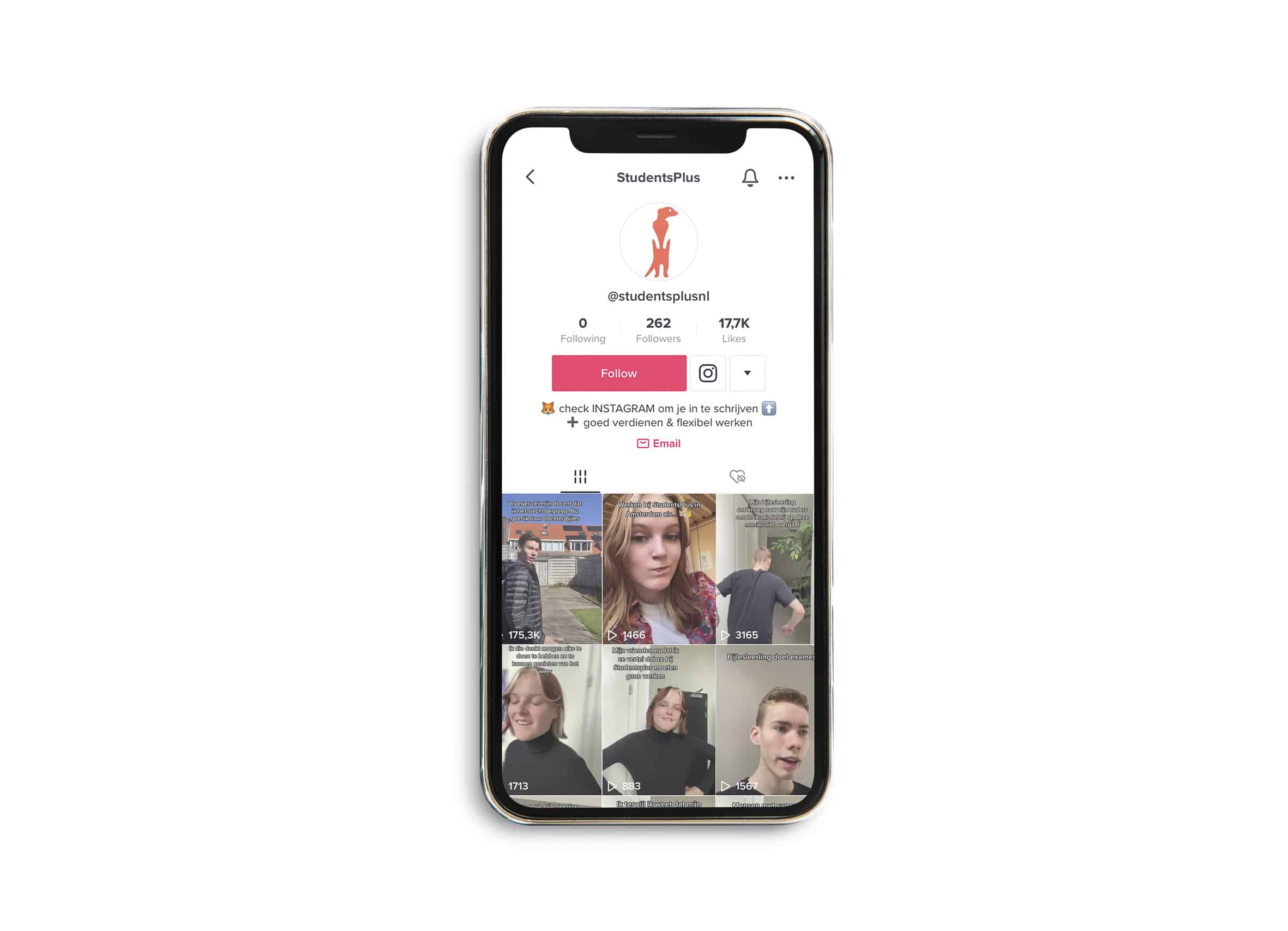 een zwarte telefoon met een tiktok account erop